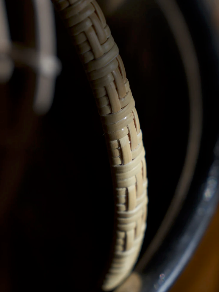 Breathing rattan, with its vitality in hand