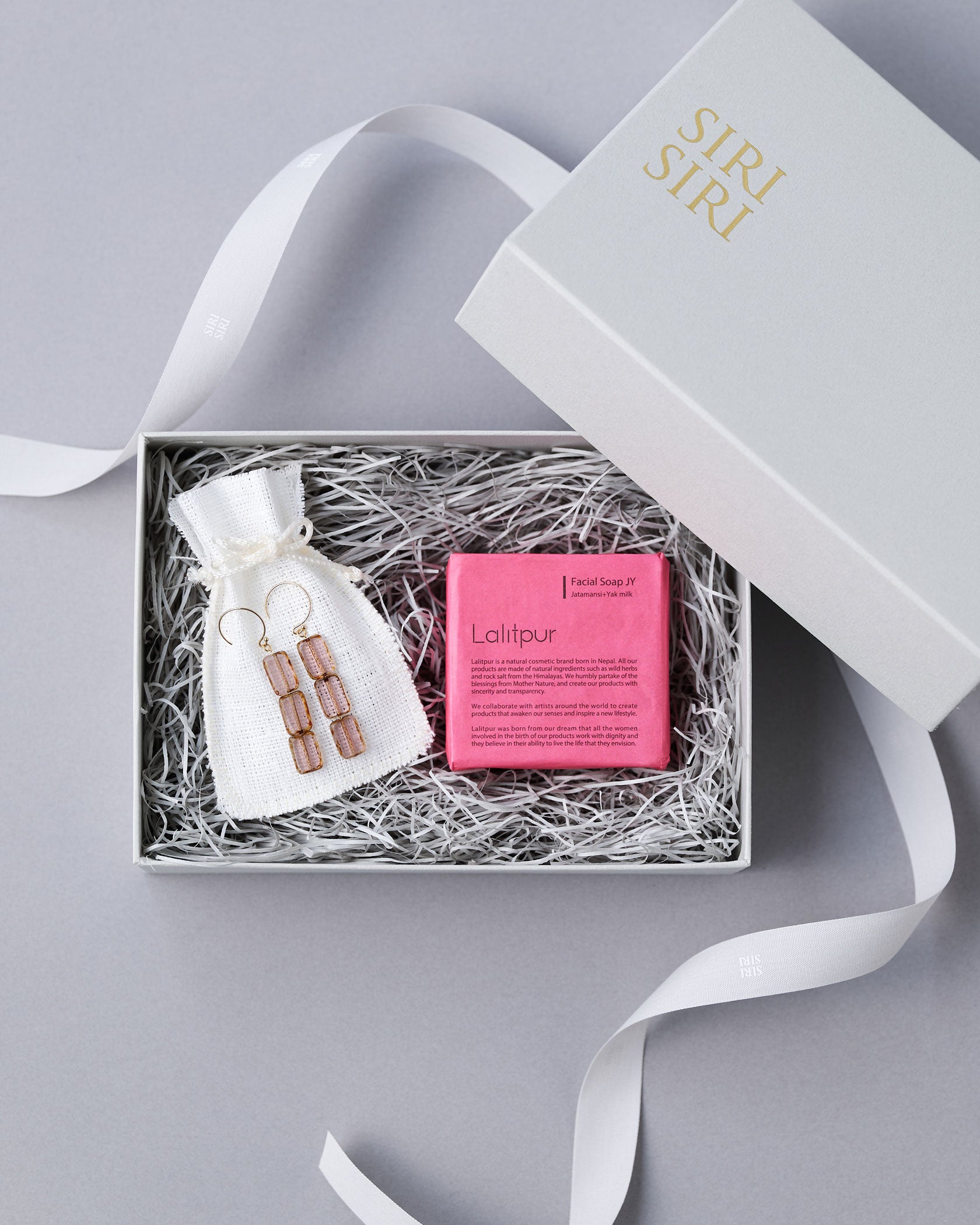 2022 Holiday Gift Box -Lalitpur×SIRI SIRI- A Christmas limited gift box packed with stories of France and Nepal